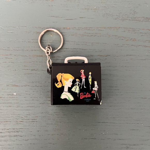 Set of 2 Vintage 1999 Barbie Keychains - Picture 4 of 7